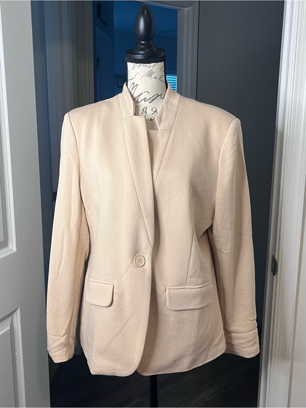 Women's Cream Single-Button Tailored Blazer